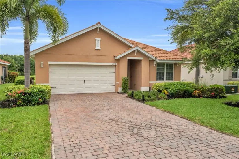 Picture of 15268 Yellow Wood Dr, Alva FL 33920