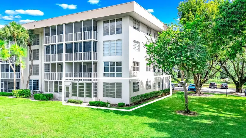 Picture of 2601 S Course Dr 111, Pompano Beach FL 33069