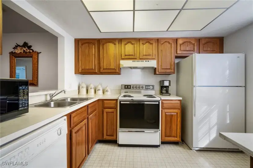 Picture of 1010 Pine Isle Ln 1010, Naples FL 34112