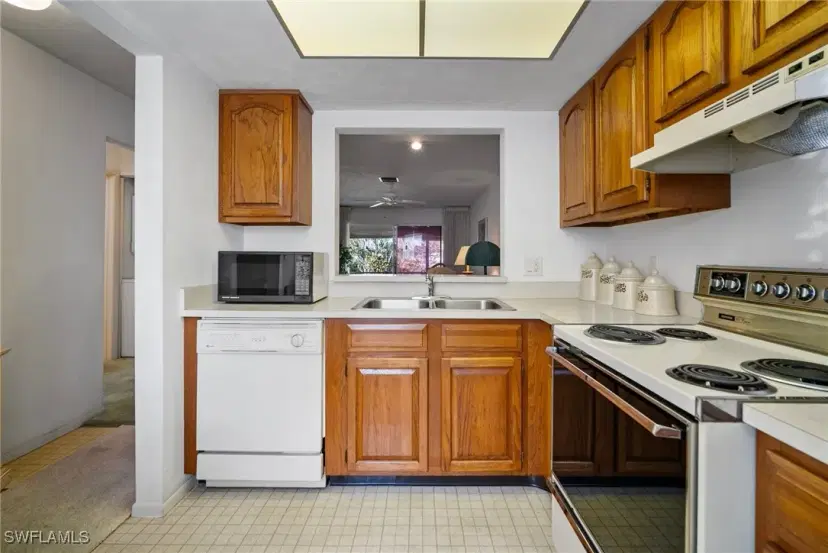 Picture of 1010 Pine Isle Ln 1010, Naples FL 34112
