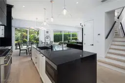 Picture of 7165 Mill Run Cir, Naples, FL 34109