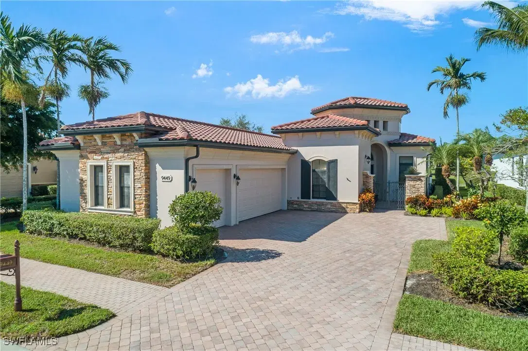 Picture of 9449 Napoli Ln, Naples, FL 34113