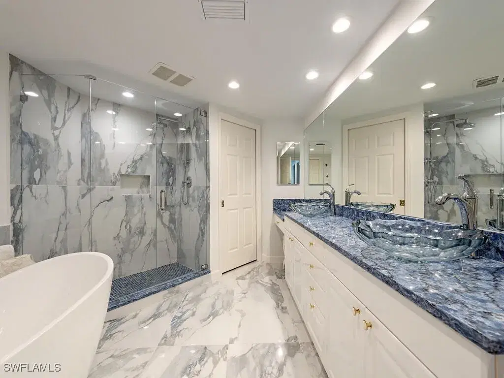Picture of 7117 Pelican Bay Blvd 1106, Naples, FL 34108