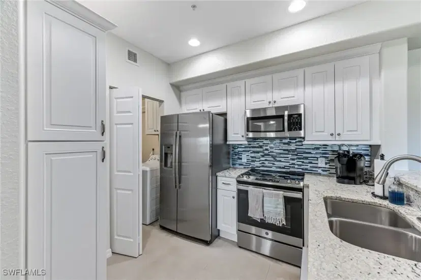 Picture of 13180 Bella Casa Cir 379, Fort Myers FL 33966