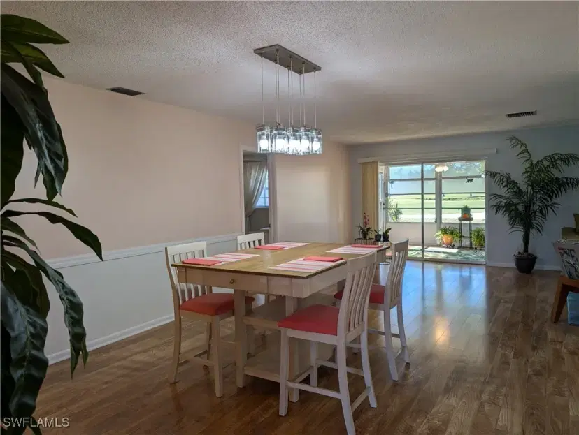 Picture of 6952 Edgewater Cir, Fort Myers FL 33919