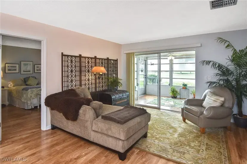 Picture of 6952 Edgewater Cir, Fort Myers FL 33919
