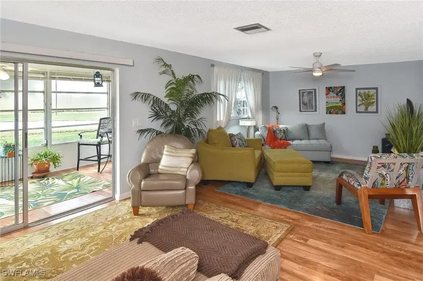 Picture of 6952 Edgewater Cir, Fort Myers FL 33919