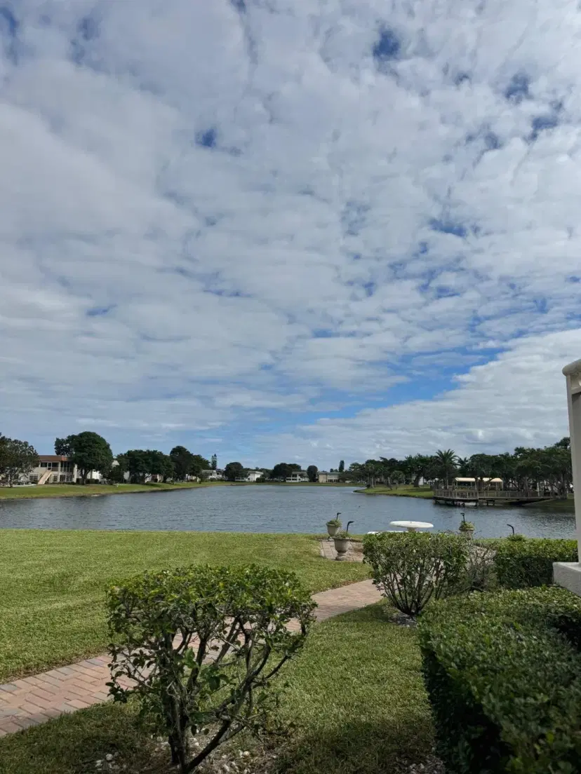 Picture of 387 Chatham S, West Palm Beach FL 33417