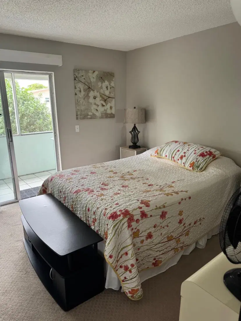 Picture of 387 Chatham S, West Palm Beach FL 33417
