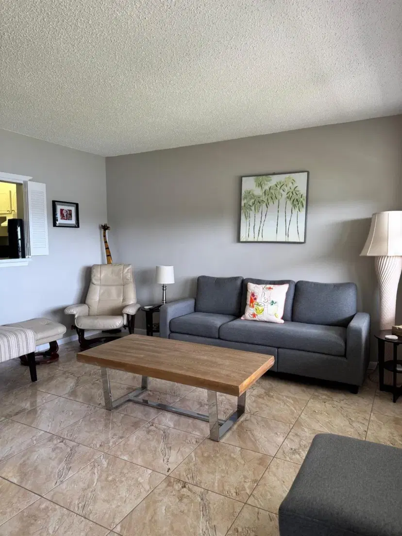 Picture of 387 Chatham S, West Palm Beach FL 33417