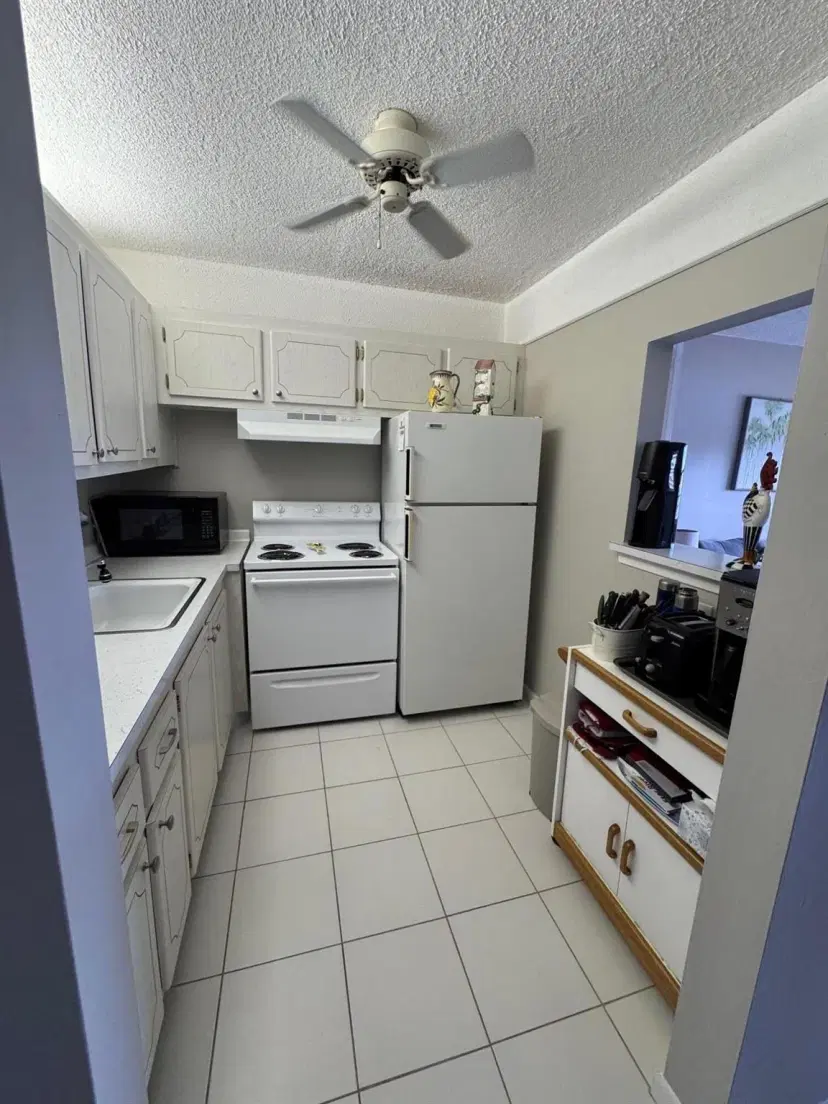 Picture of 387 Chatham S, West Palm Beach FL 33417