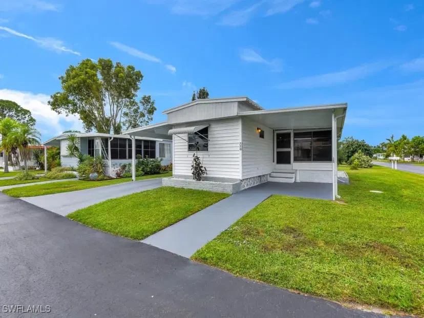 Picture of 770 Roses Ln, North Fort Myers FL 33917