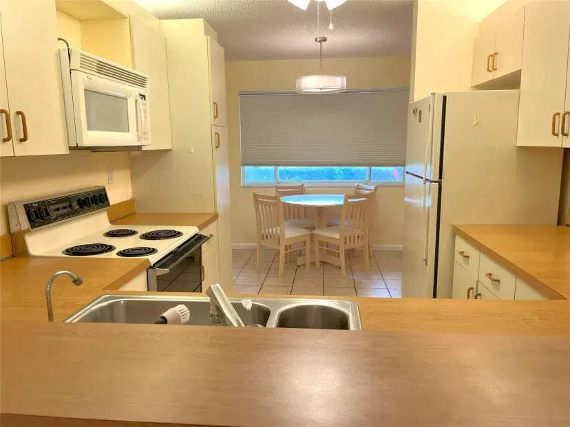 Picture of 7334 N Devon Dr 108, Tamarac FL 33321