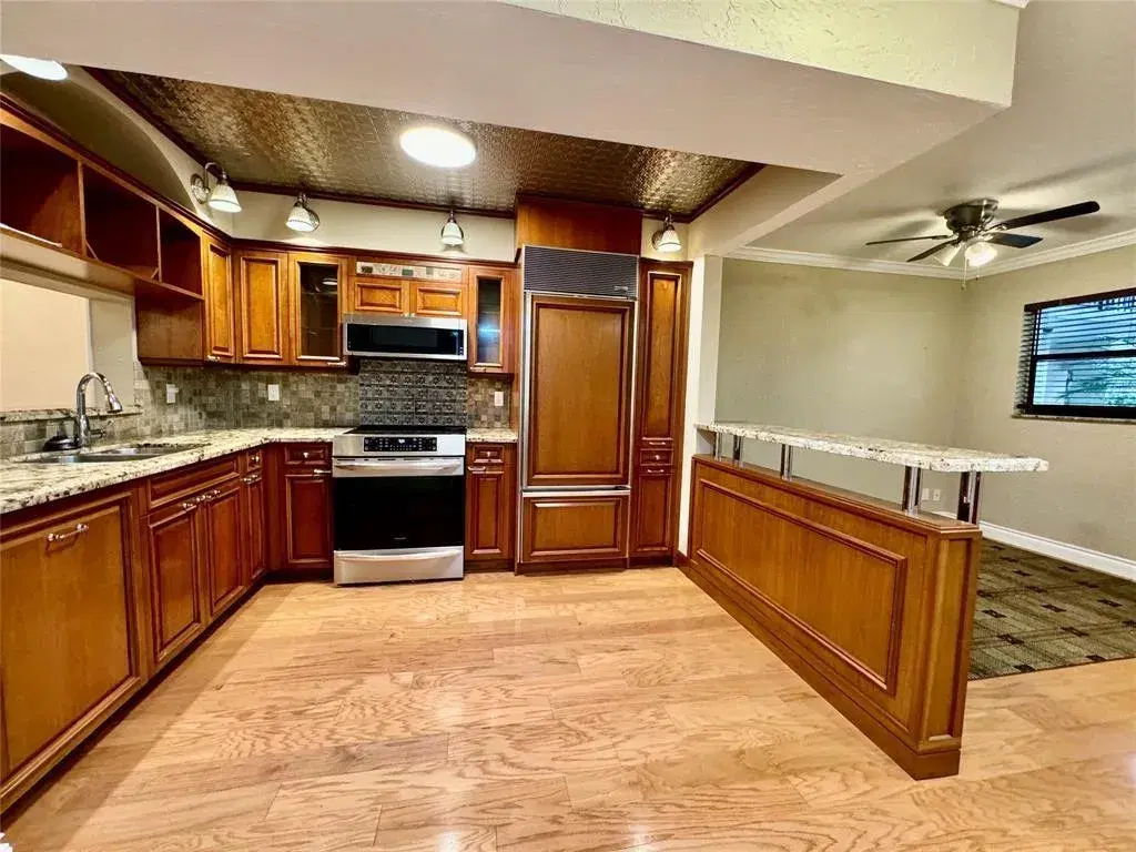 Picture of 7653 NW 79 Avenue 110, Tamarac, FL 33321