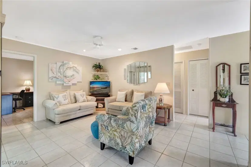 Picture of 1204 SE 6Th Ter 67, Cape Coral FL 33990
