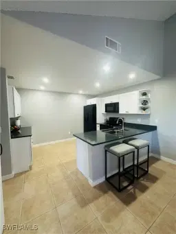 Picture of 6402 Royal Woods Dr, Fort Myers, FL 33908