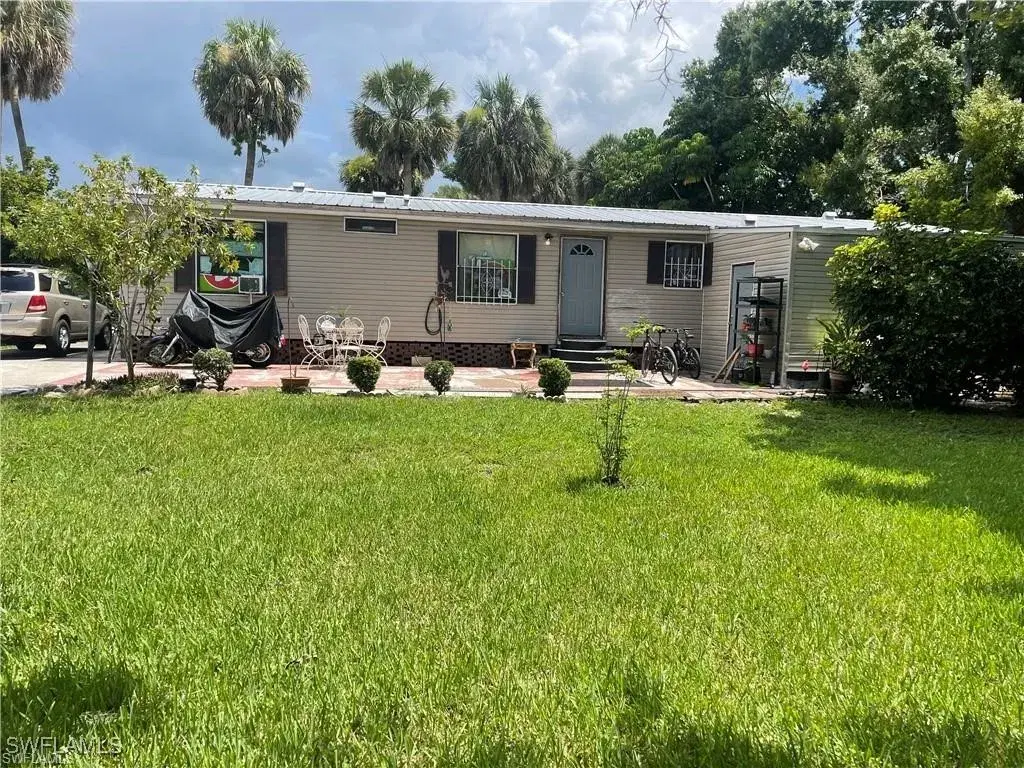 Picture of 2645 Zoysia Ln, North Fort Myers, FL 33917