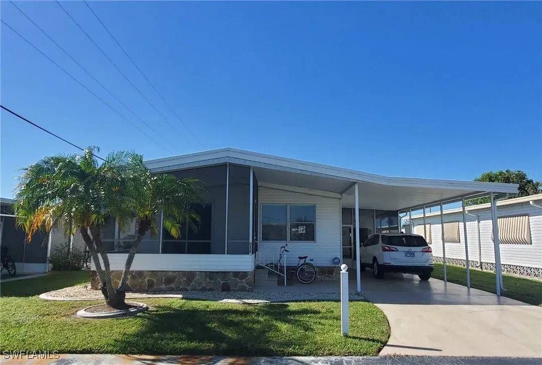 Picture of 556 Freedom St, North Fort Myers, FL 33917