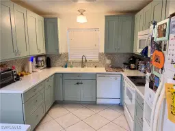 Picture of 700 Valley Stream Dr 101, Naples, FL 34113