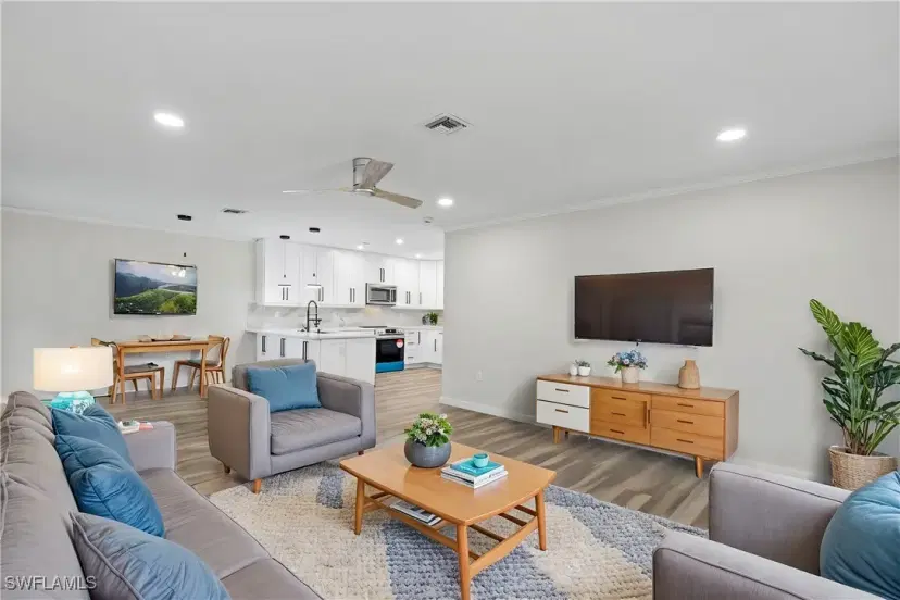 Picture of 1521 Chesapeake Ave B-2, Naples FL 34102
