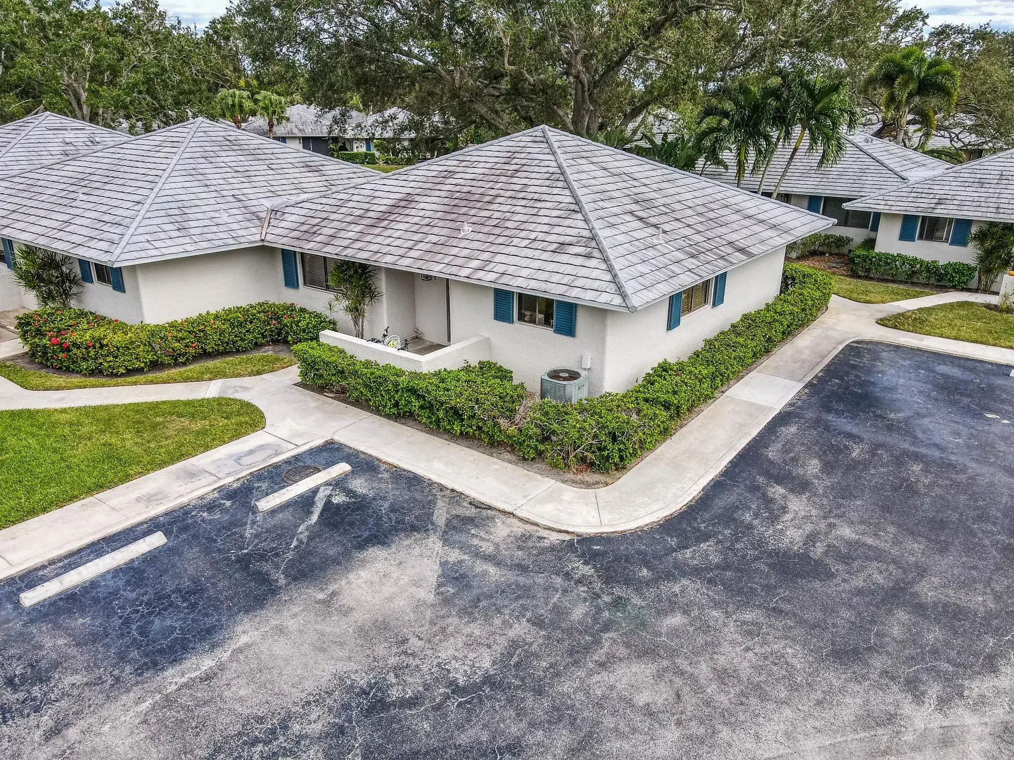 Picture of 911 Club Drive, Palm Beach Gardens, FL 33418
