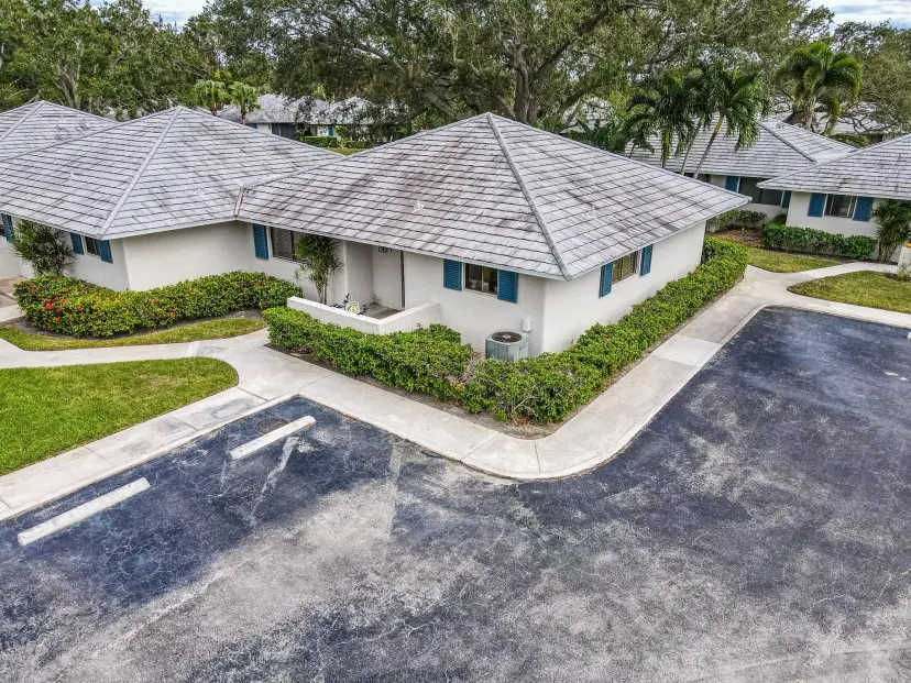 Picture of 911 Club Drive, Palm Beach Gardens FL 33418