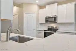Picture of 537 SE 4Th St, Cape Coral, FL 33990