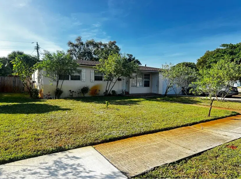 Picture of 754 Evergreen Dr Drive, Lake Park FL 33403