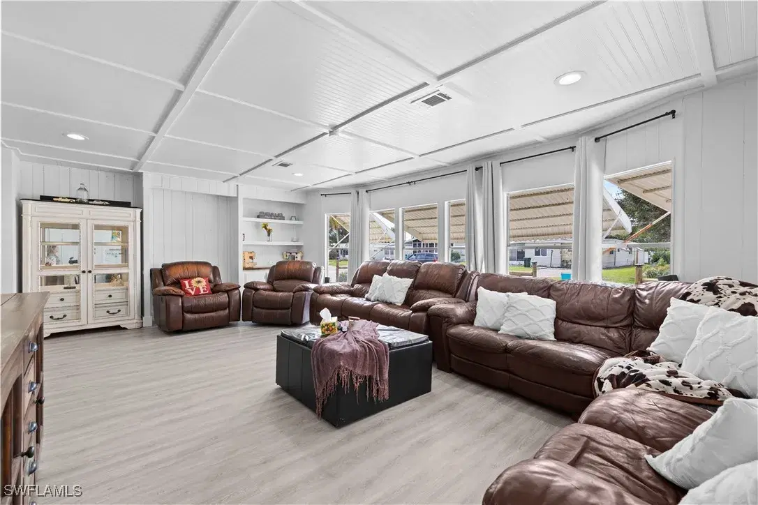 Picture of 23 Derhenson Dr, Naples, FL 34114
