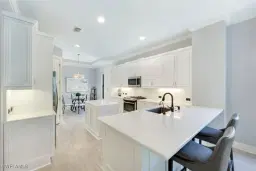 Picture of 6592 Roma Way, Naples, FL 34113