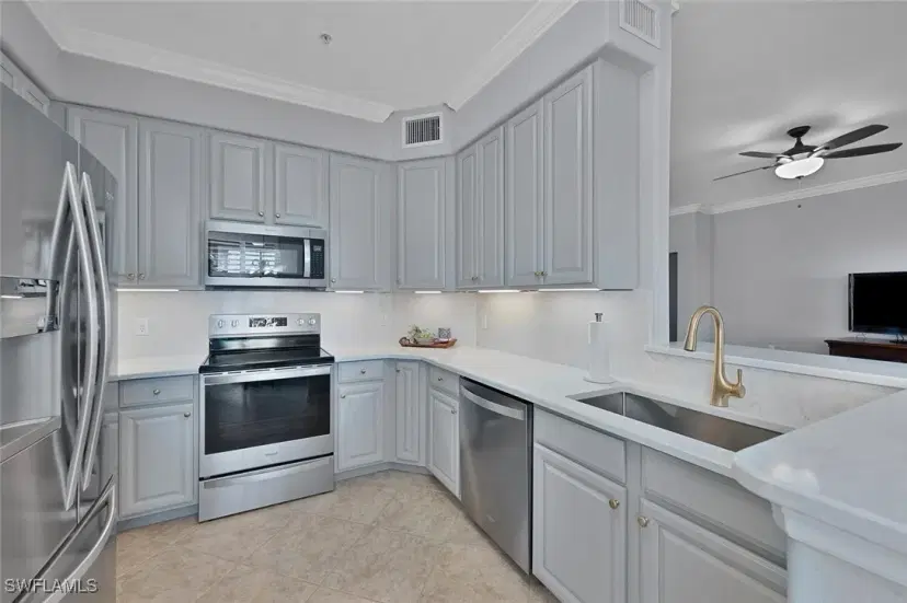 Picture of 10610 Smokehouse Bay Dr 102, Naples FL 34120