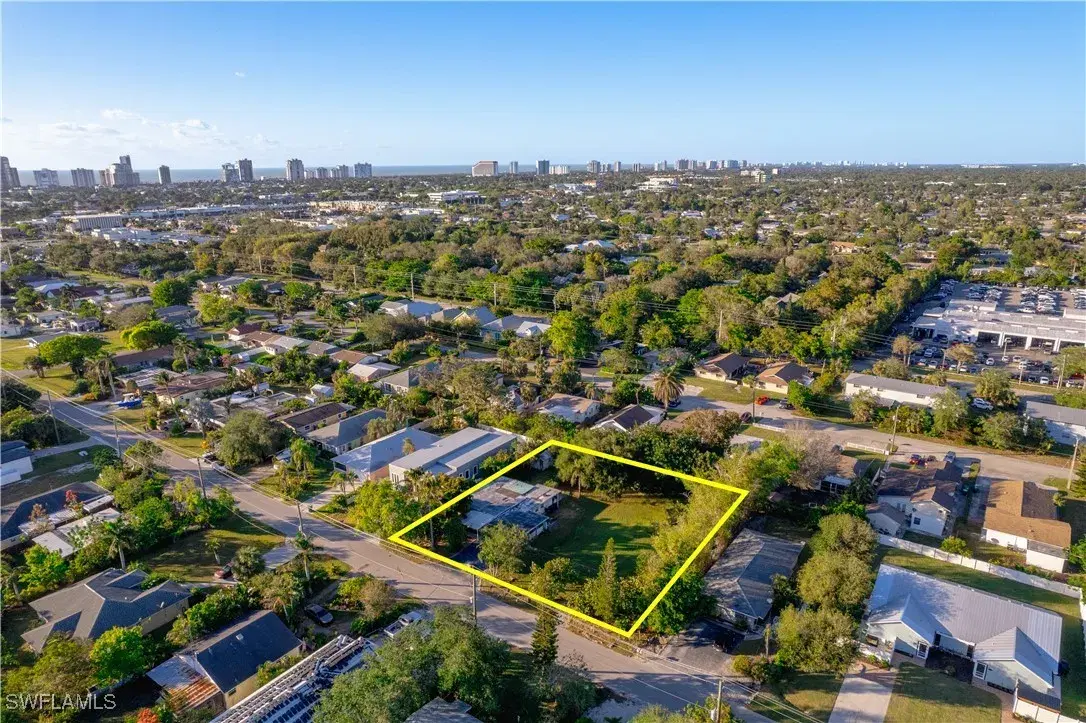 Picture of 1303 Trail Terrace Dr, Naples, FL 34103