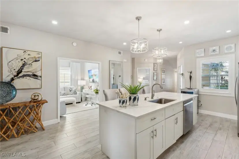Picture of 1747 Reuven Cir 1703, Naples FL 34112