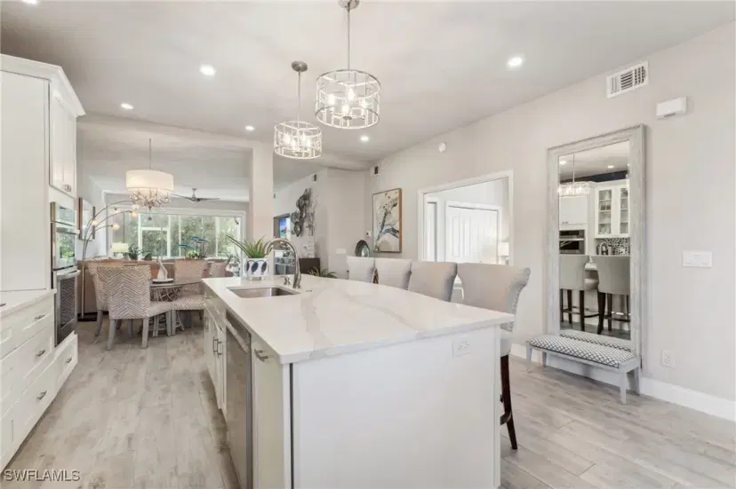 Picture of 1747 Reuven Cir 1703, Naples FL 34112