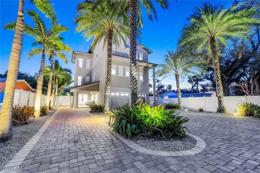 Picture of 27281 S Riverside Dr, Bonita Springs FL 34135