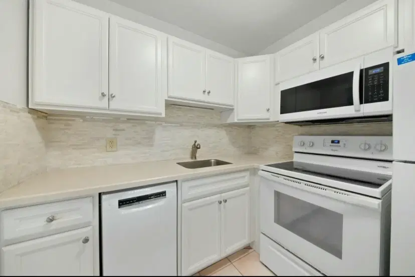 Picture of 377 Windsor Q, West Palm Beach FL 33417
