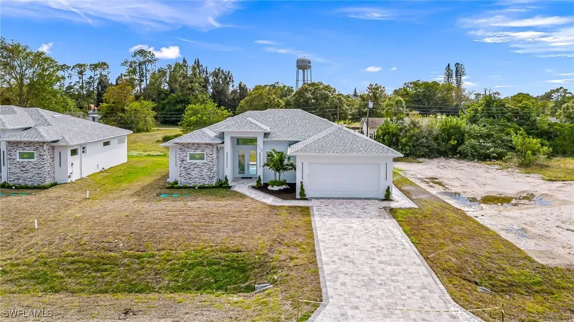 Picture of 712 Manhattan St E, Lehigh Acres, FL 33974
