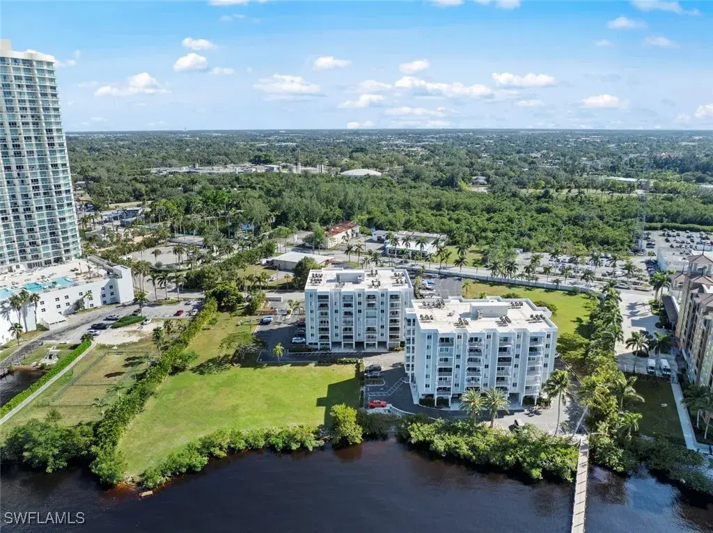 Picture of 2885 Palm Beach Blvd 402, Fort Myers, FL 33916