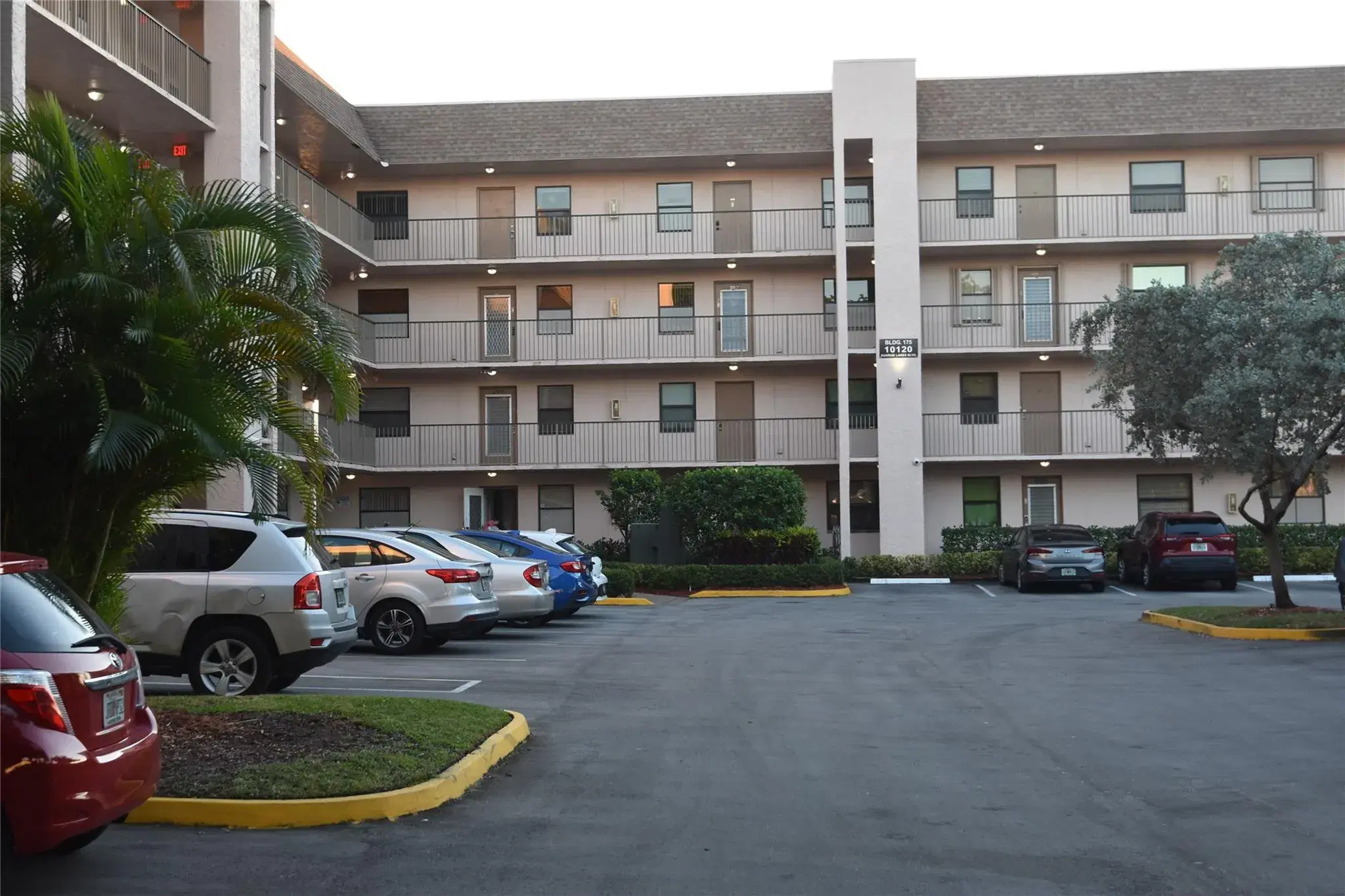 Picture of 10120 Sunrise Lakes Blvd 405, Sunrise, FL 33322