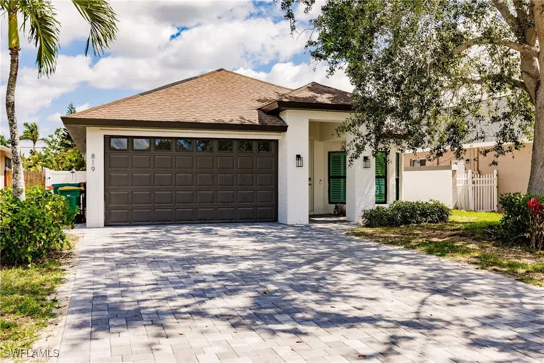 Picture of 819 96Th Ave N, Naples, FL 34108