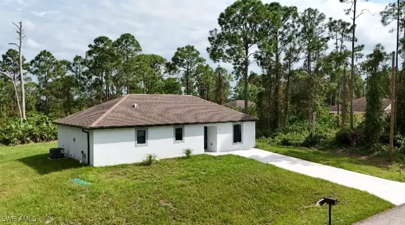 Picture of 625 Flamingo Ave S, Lehigh Acres FL 33974