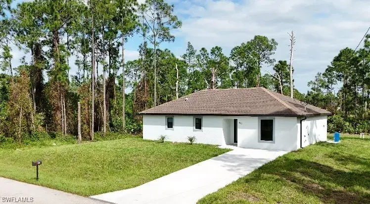 Picture of 625 Flamingo Ave S, Lehigh Acres FL 33974