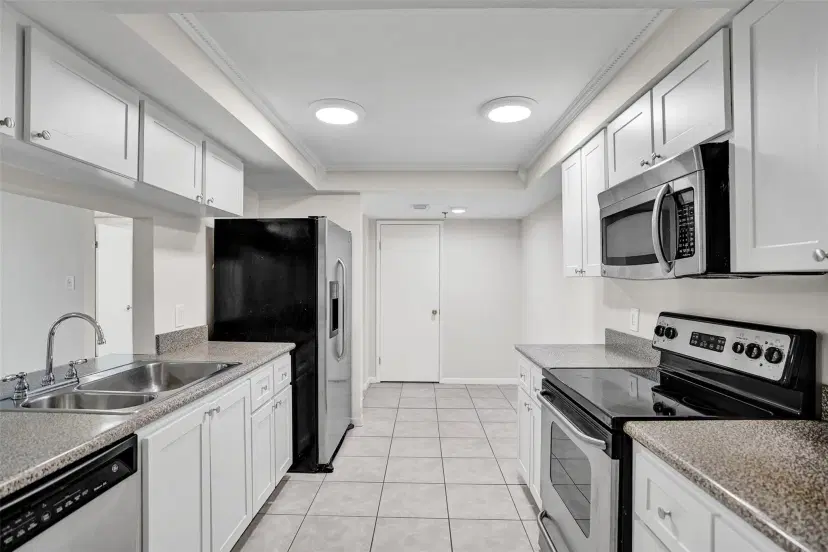 Picture of 820 Lavers Cir G-105, Delray Beach FL 33444
