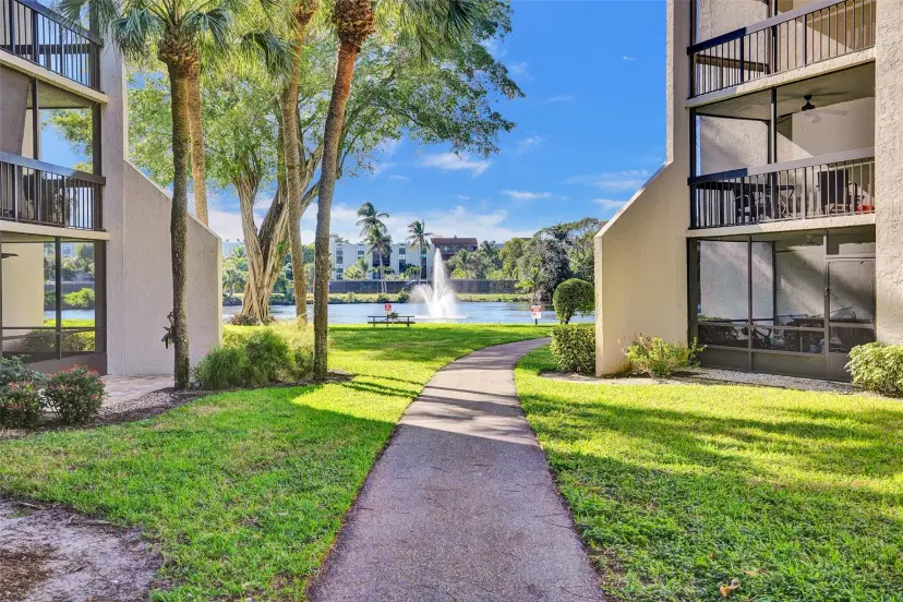 Picture of 820 Lavers Cir G-105, Delray Beach FL 33444