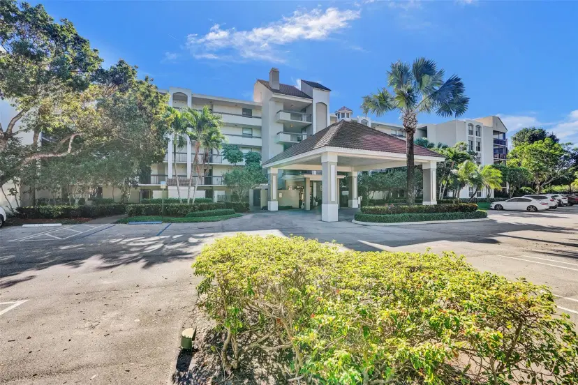 Picture of 820 Lavers Cir G-105, Delray Beach FL 33444