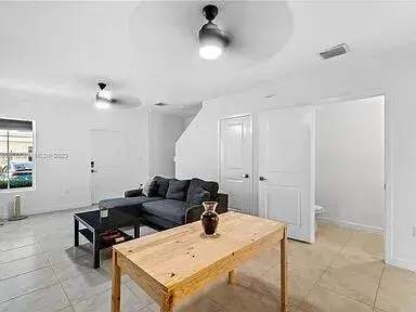 Picture of 460 NE 4Th Lane End Unit E Of Us1 And Tp, Homestead, FL 33034