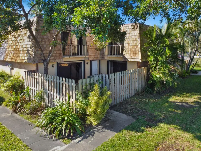 Picture of 315 Lake Arbor Drive, Palm Springs FL 33461