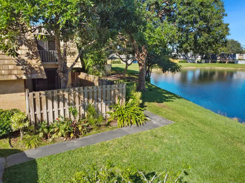 Picture of 315 Lake Arbor Drive, Palm Springs FL 33461