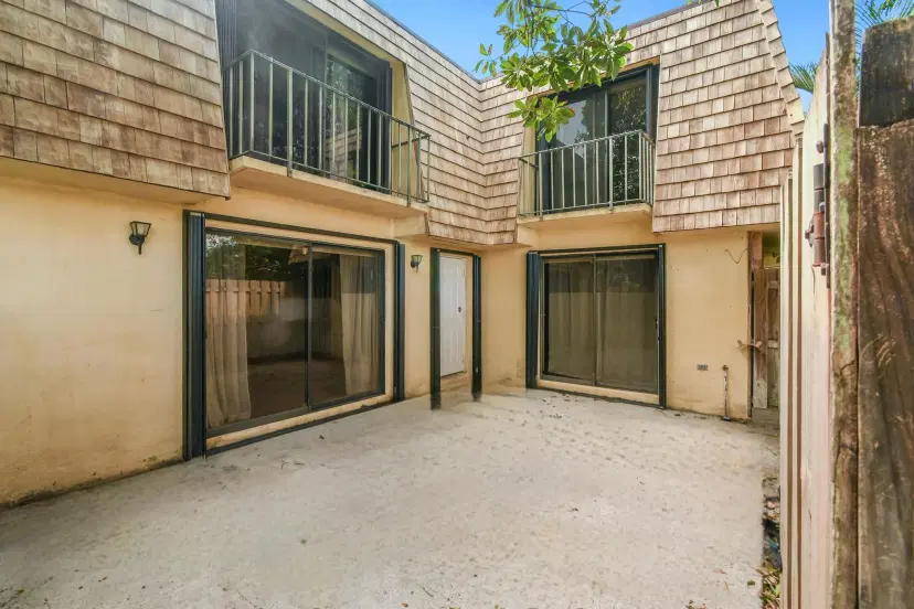 Picture of 315 Lake Arbor Drive, Palm Springs FL 33461