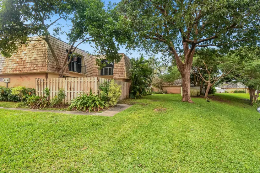 Picture of 315 Lake Arbor Drive, Palm Springs FL 33461